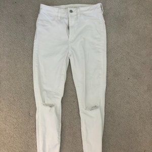 American Eagle White Ripped Jeans - Size 6 Regular